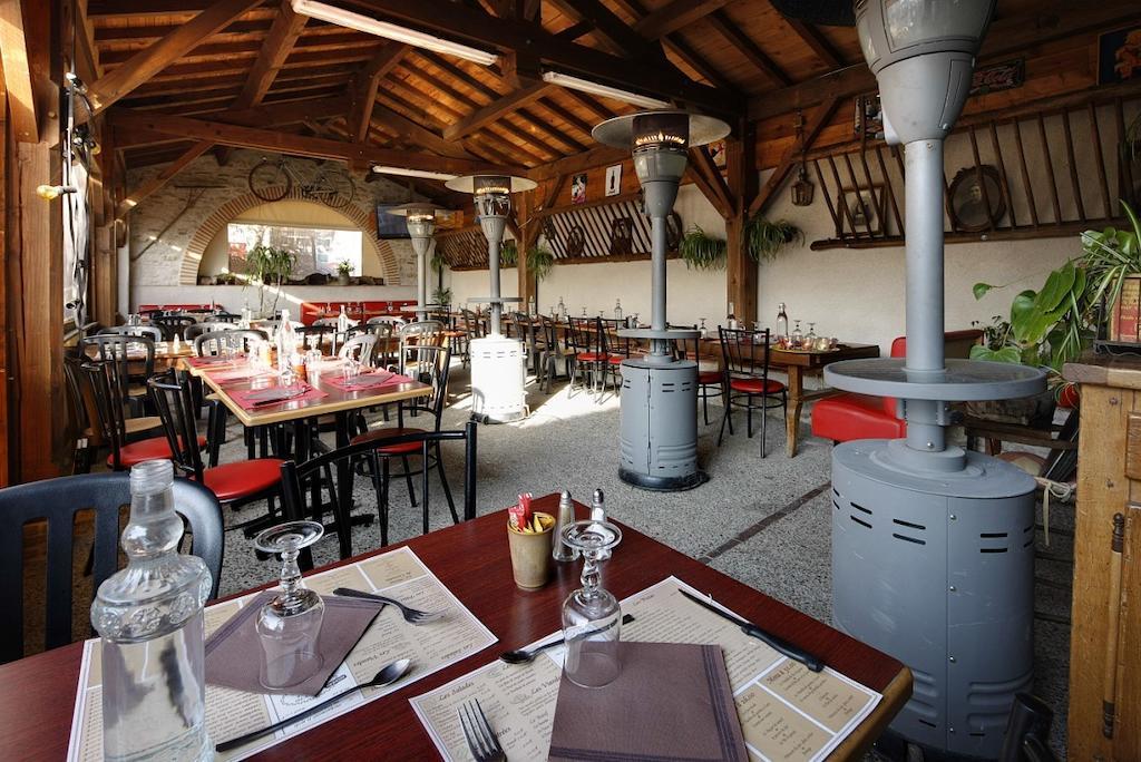 Hotel Restaurant Chez Pito Busque Exterior photo